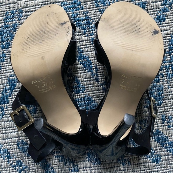 Black heels - Picture 2 of 5